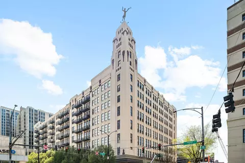 758 N Larrabee St #620, Chicago, IL 60654