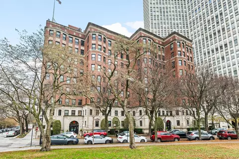 2600 N Lakeview Ave #9B, Chicago, IL 60614