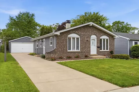 58 N California Ave, Mundelein, IL 60060