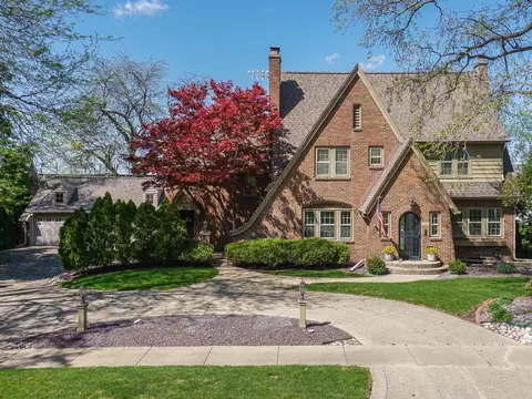 1202 Elmwood Rd, Bloomington, IL 61701