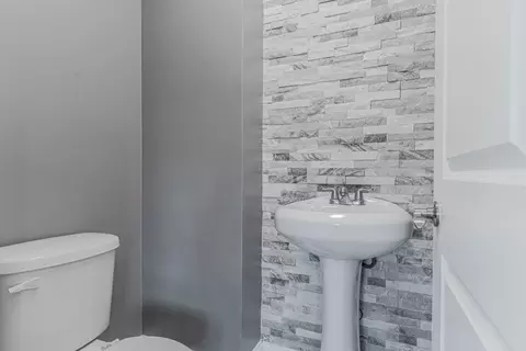 Bath - 3640 W 86th St, Chicago, IL 60652 photo 2 of 5