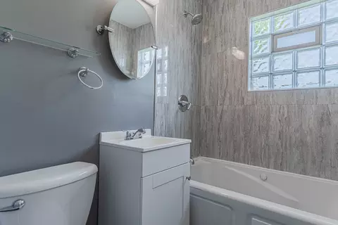 Bath - 3640 W 86th St, Chicago, IL 60652 photo 1 of 5