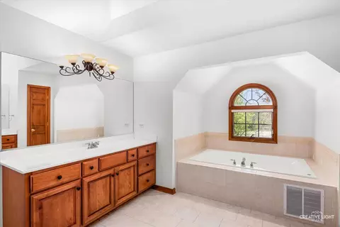 Bath - 25712 Skyline Ct S, Plainfield, IL 60585 photo 4 of 6