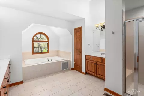 Bath - 25712 Skyline Ct S, Plainfield, IL 60585 photo 3 of 6