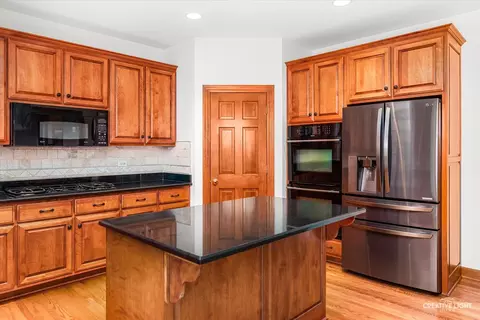Kitchen - 25712 Skyline Ct S, Plainfield, IL 60585 photo 3 of 3