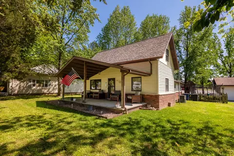 818 W Saint Louis St, West Frankfort, IL 62896