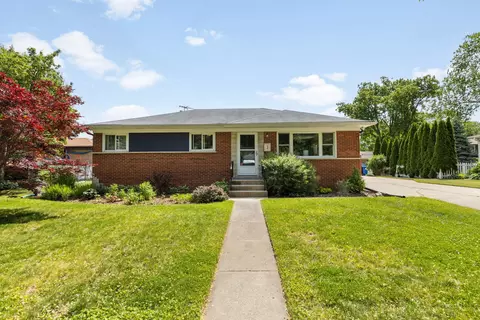 3 Audrey Ln, Mount Prospect, IL 60056