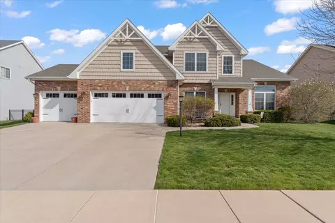 1108 White Oak Rd, Mahomet, IL 61853