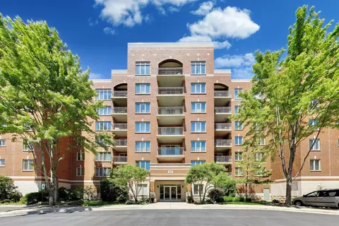 390 S Western Ave #201, Des Plaines, IL 60016