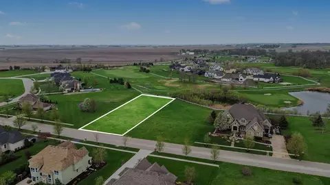 7633 Fairway Dr, Yorkville, IL 60560