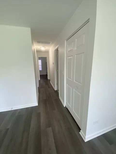 Entry Way - Undisclosed, Elgin, IL 60120 photo 1 of 2