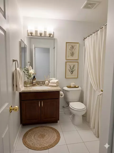 Bath - Undisclosed, Elgin, IL 60120 photo 2 of 4