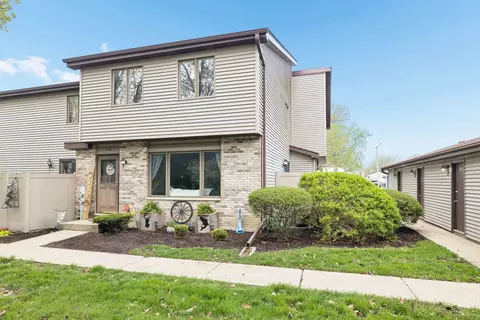 1022 Schoolgate Rd #3, New Lenox, IL 60451