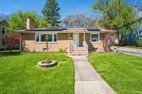 155 N Lincoln Ave, Carpentersville, IL 60110