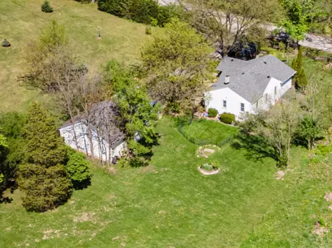 11 S104 Jackson St, Burr Ridge, IL 60527