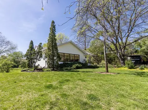 11 S104 Jackson St, Burr Ridge, IL 60527