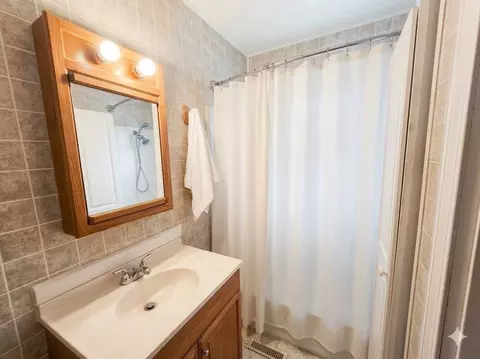 Bath - 216 E Franklin St, Olney, IL 62450 photo 1 of 2