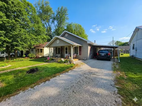 Exterior - 216 E Franklin St, Olney, IL 62450 photo 2 of 4