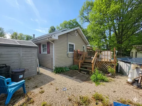 Exterior - 216 E Franklin St, Olney, IL 62450 photo 3 of 4