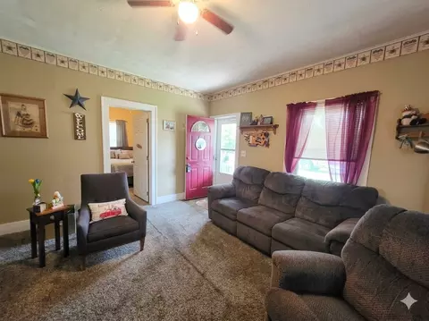 Living - 216 E Franklin St, Olney, IL 62450 photo 1 of 2