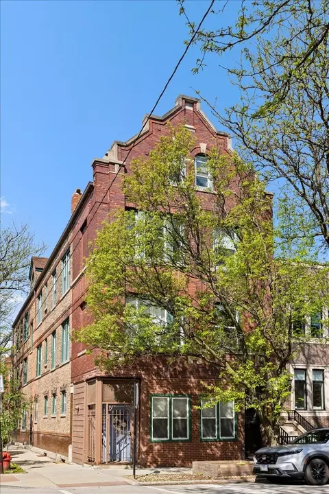 2328 N Oakley Ave #3E, Chicago, IL 60647