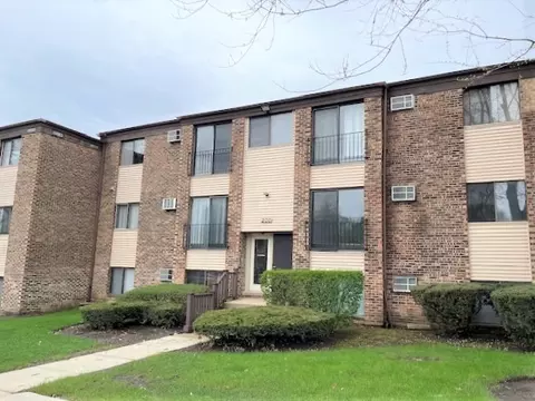 200 Dunteman Dr #202, Glendale Heights, IL 60139