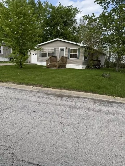 30 Meadowlark Ln, Beecher, IL 60401