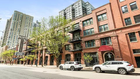 420 W Ontario St #301, Chicago, IL 60654
