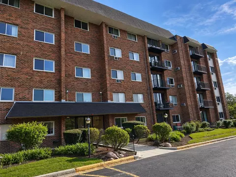 4721 Saint Joseph Creek Rd #5F, Lisle, IL 60532