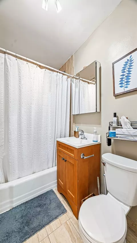 Bath - 400 E Randolph St #1104, Chicago, IL 60601 photo 1 of 1