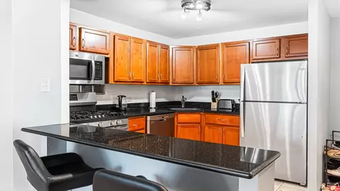 Kitchen - 400 E Randolph St #1104, Chicago, IL 60601 photo 2 of 3