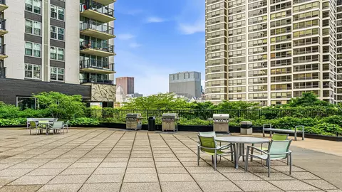 Exterior - 400 E Randolph St #1104, Chicago, IL 60601 photo 4 of 4
