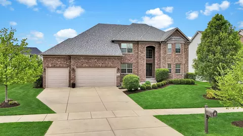 4231 Honey Locust Dr, Naperville, IL 60564