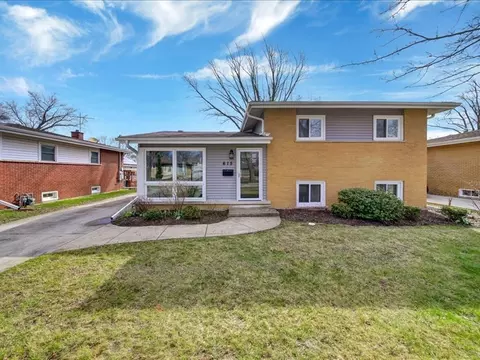 615 N Prospect Manor Ave, Mount Prospect, IL 60056