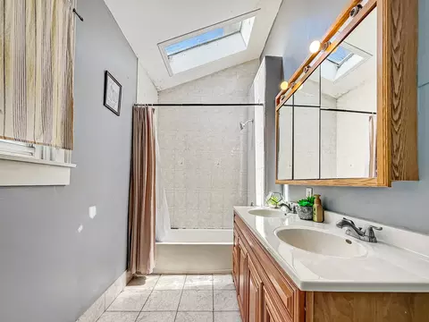Bath - 311 Ryerson Ave, Elgin, IL 60123 photo 1 of 1