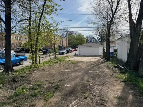 6561 N Seeley Ave, Chicago, IL 60645