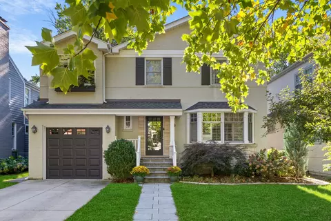 1923 Greenwood Ave, Wilmette, IL 60091