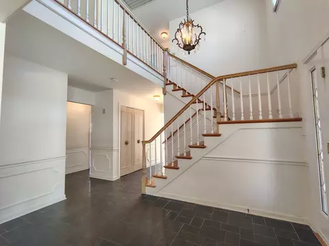 Entry Way - Undisclosed, Glenview, IL 60025 photo 1 of 2