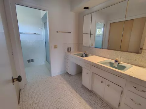 Bath - Undisclosed, Glenview, IL 60025 photo 3 of 3