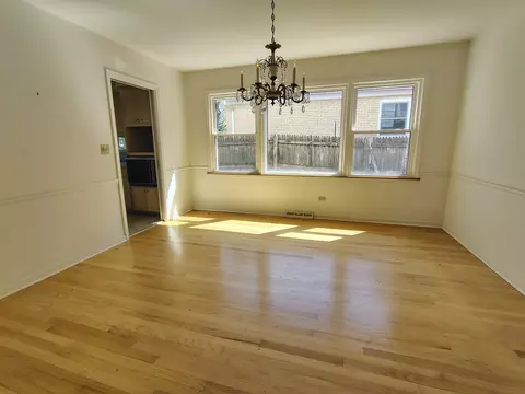 Living - Undisclosed, Glenview, IL 60025 photo 2 of 5