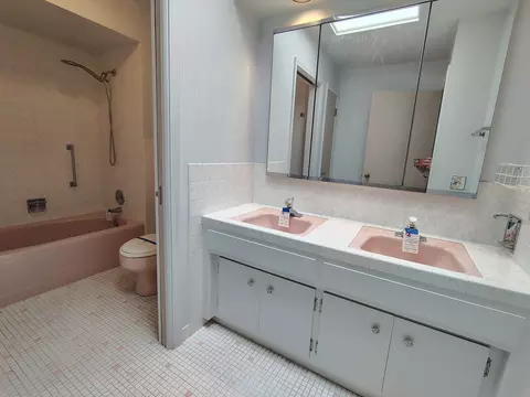 Bath - Undisclosed, Glenview, IL 60025 photo 2 of 3