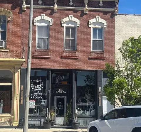 8 W Main St, Du Quoin, IL 62832