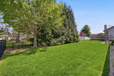 Exterior - 1610 Myra Ln, Bloomington, IL 61704 photo 4 of 4