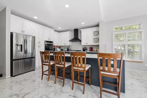 Kitchen - 2014 Fieldstone Ct, Plainfield, IL 60586 photo 3 of 6