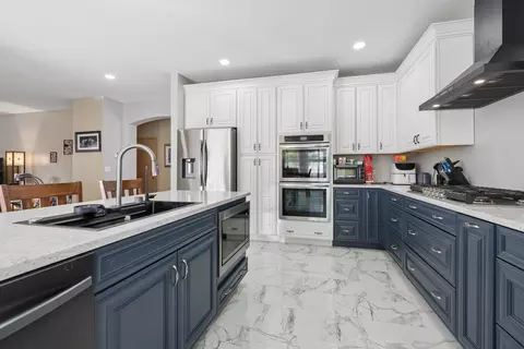 Kitchen - 2014 Fieldstone Ct, Plainfield, IL 60586 photo 5 of 6