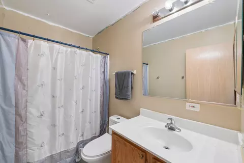Bath - 2014 Fieldstone Ct, Plainfield, IL 60586 photo 4 of 4