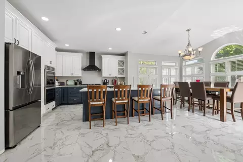Kitchen - 2014 Fieldstone Ct, Plainfield, IL 60586 photo 2 of 6