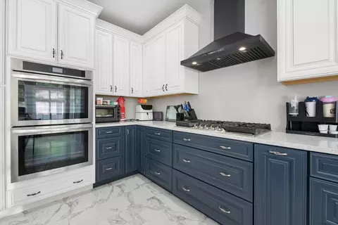 Kitchen - 2014 Fieldstone Ct, Plainfield, IL 60586 photo 6 of 6