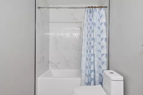Bath - 2014 Fieldstone Ct, Plainfield, IL 60586 photo 3 of 4