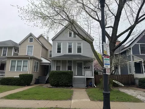 2026 Maple Ave, Evanston, IL 60201